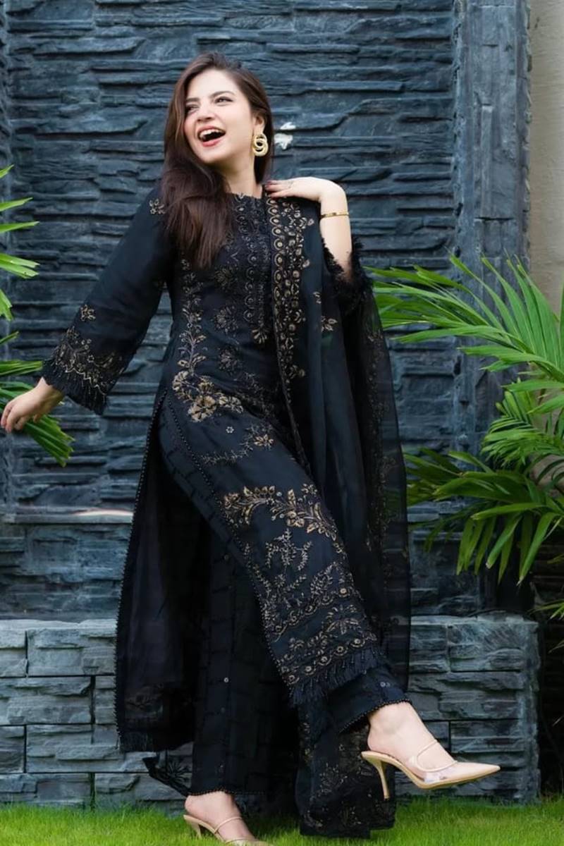 Gulalai's Winter Wear GW-5007
