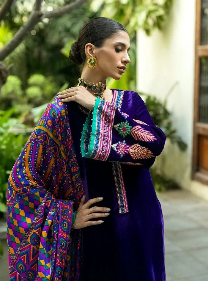 Roshni Velvet 3 Piece D-2005