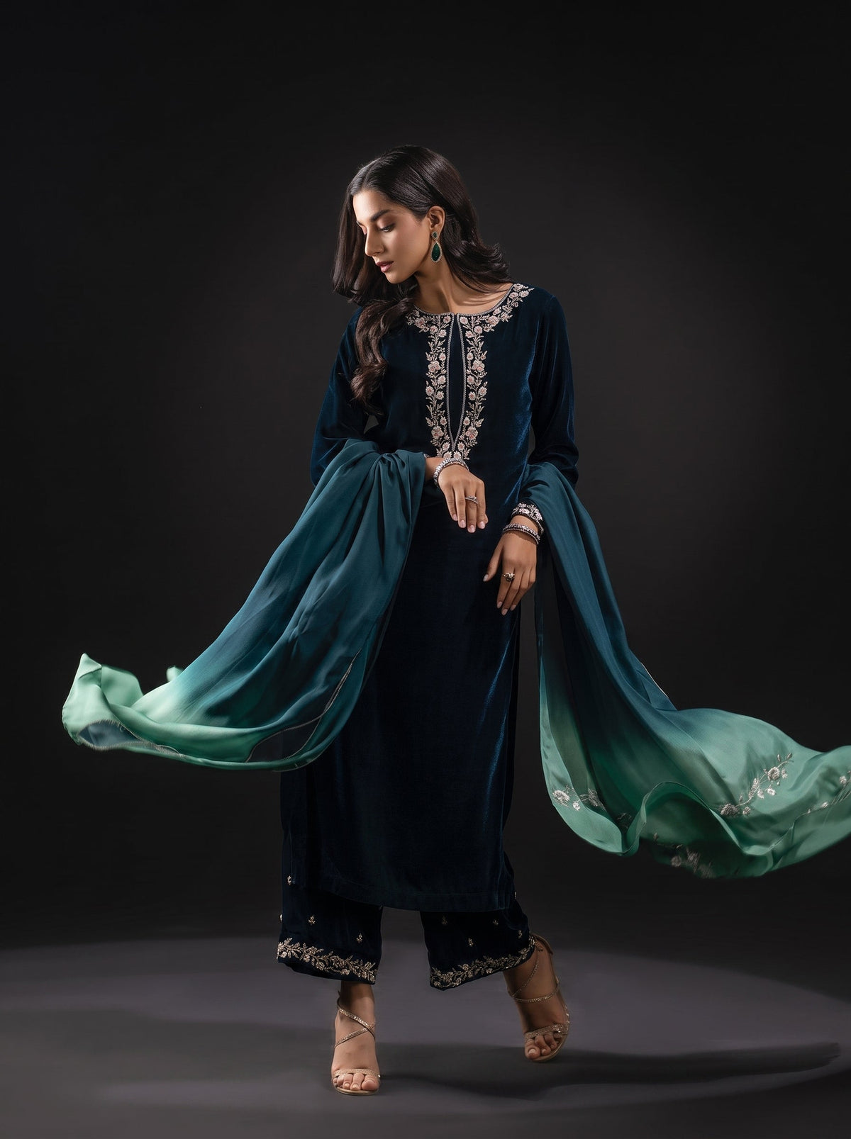 Naghma Velvet 3 Piece D-2002